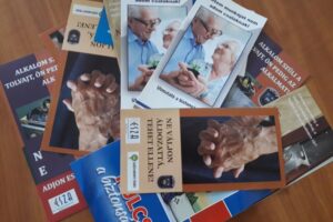 Idősen is biztonságban @ Gönyűi Szociális Alapszolgáltatási Intézmény udvara | Gönyű | Magyarország